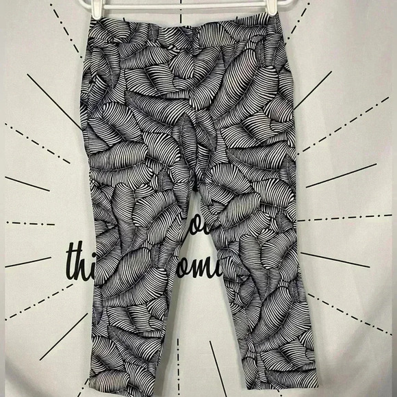 Ann Taylor Leaf Botanical Cropped Pants - Picture 3 of 9